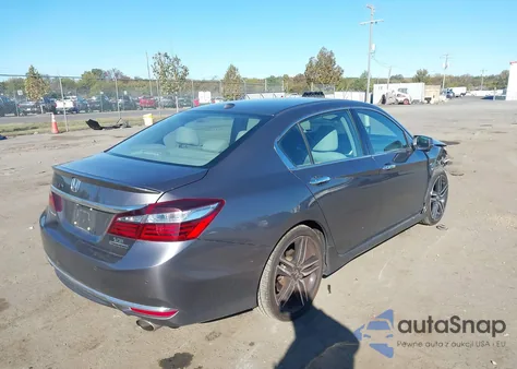 2017 Honda Accord Touring V6 z USA, uszkodzony, nr VIN 1HGCR3F92HA045300